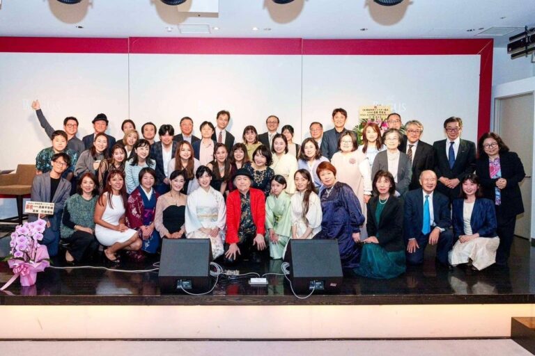 4周年記念パーティーを主催いたしました。